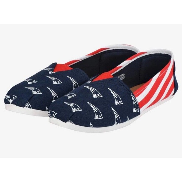 FOCO NFL Football Women's New England Patriots Canvas Slip On Shoe New with Tags - Picture 1 of 4